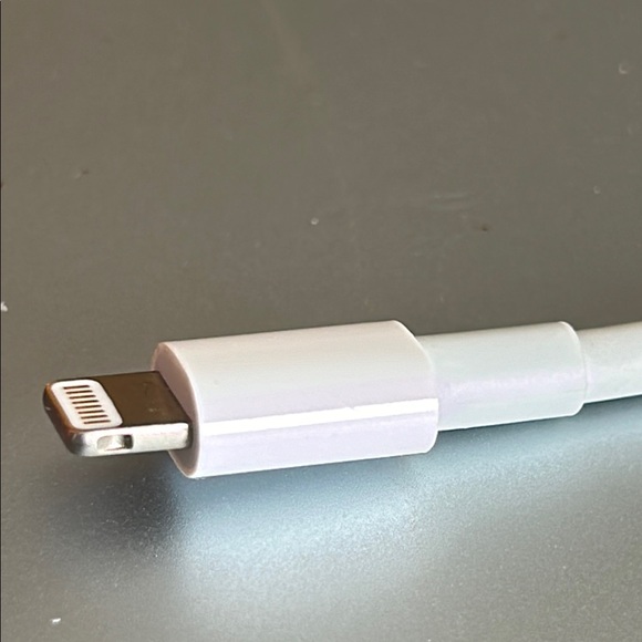 Apple Lightning DV AV Adapter A1438 - Picture 3 of 3